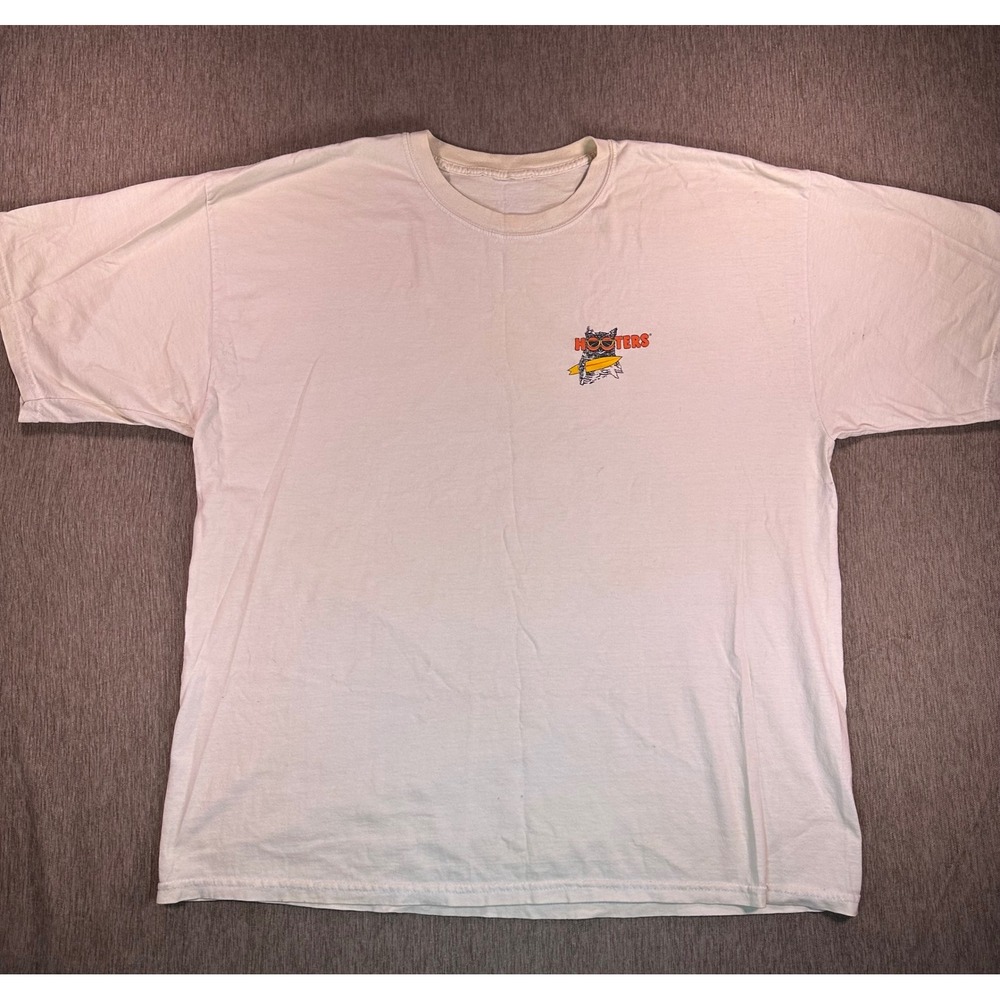 Hooters Fresno CA Board Meeting Surfboard Graphic T-Shirt White Mens XL